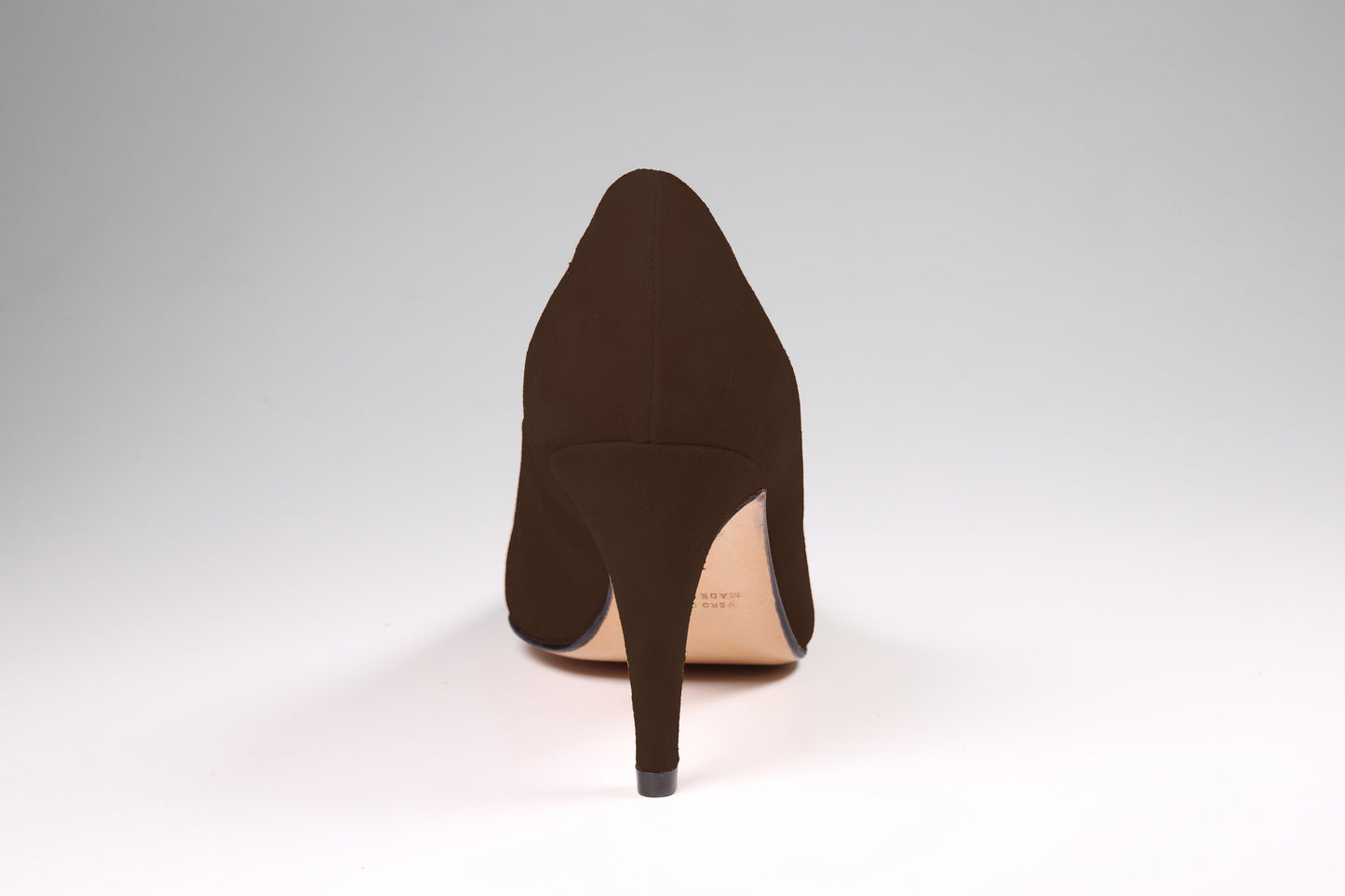 Scarpa décolleté tacco 8 in camoscio marrone