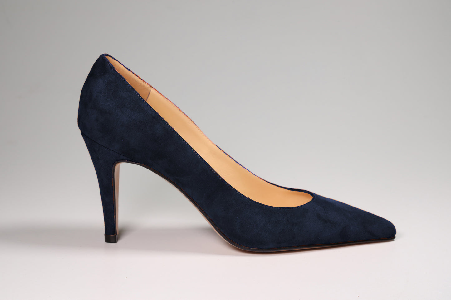 Scarpa décolleté tacco 8 in camoscio blu notte