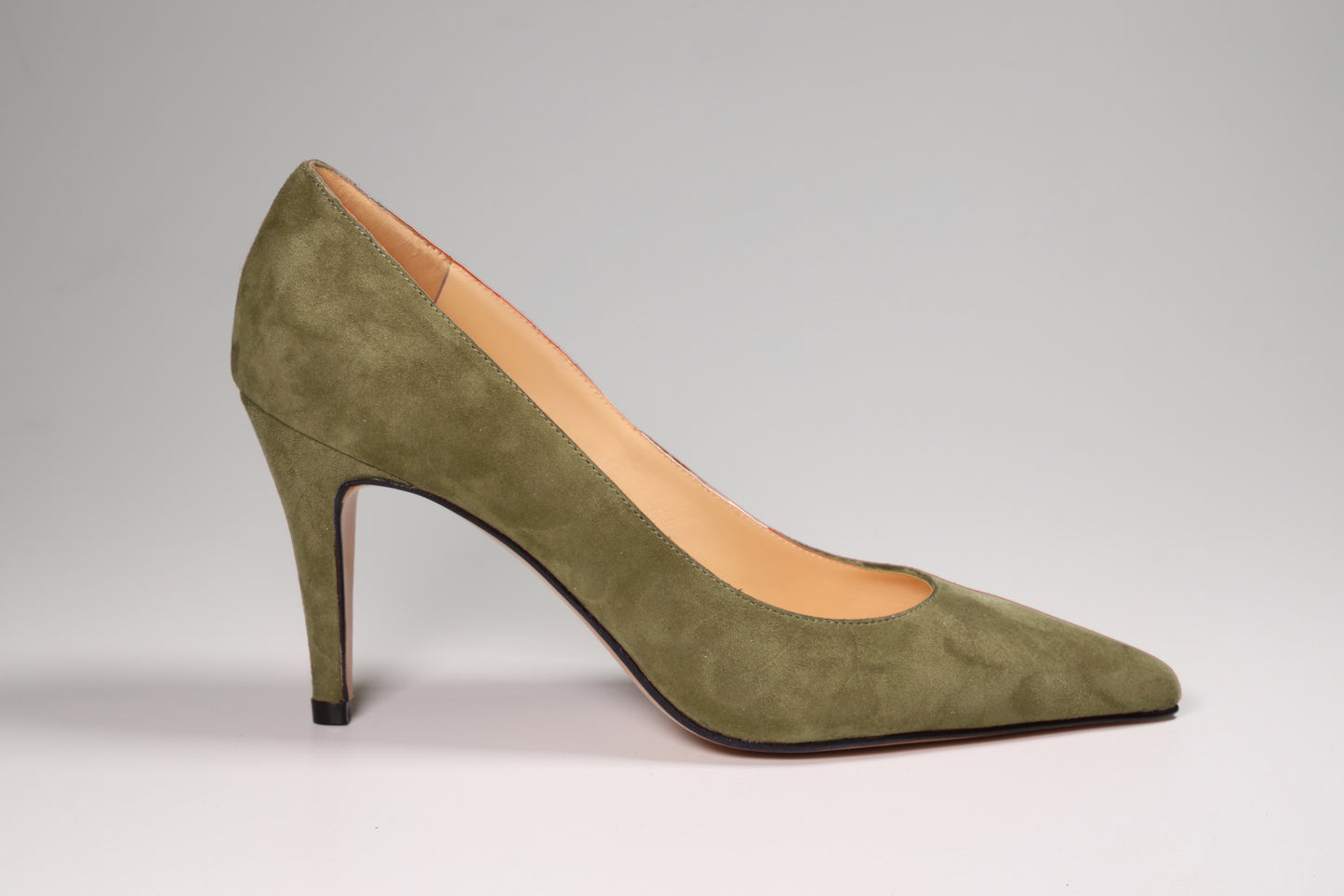 Scarpa décolleté tacco 8 in camoscio verde chiaro