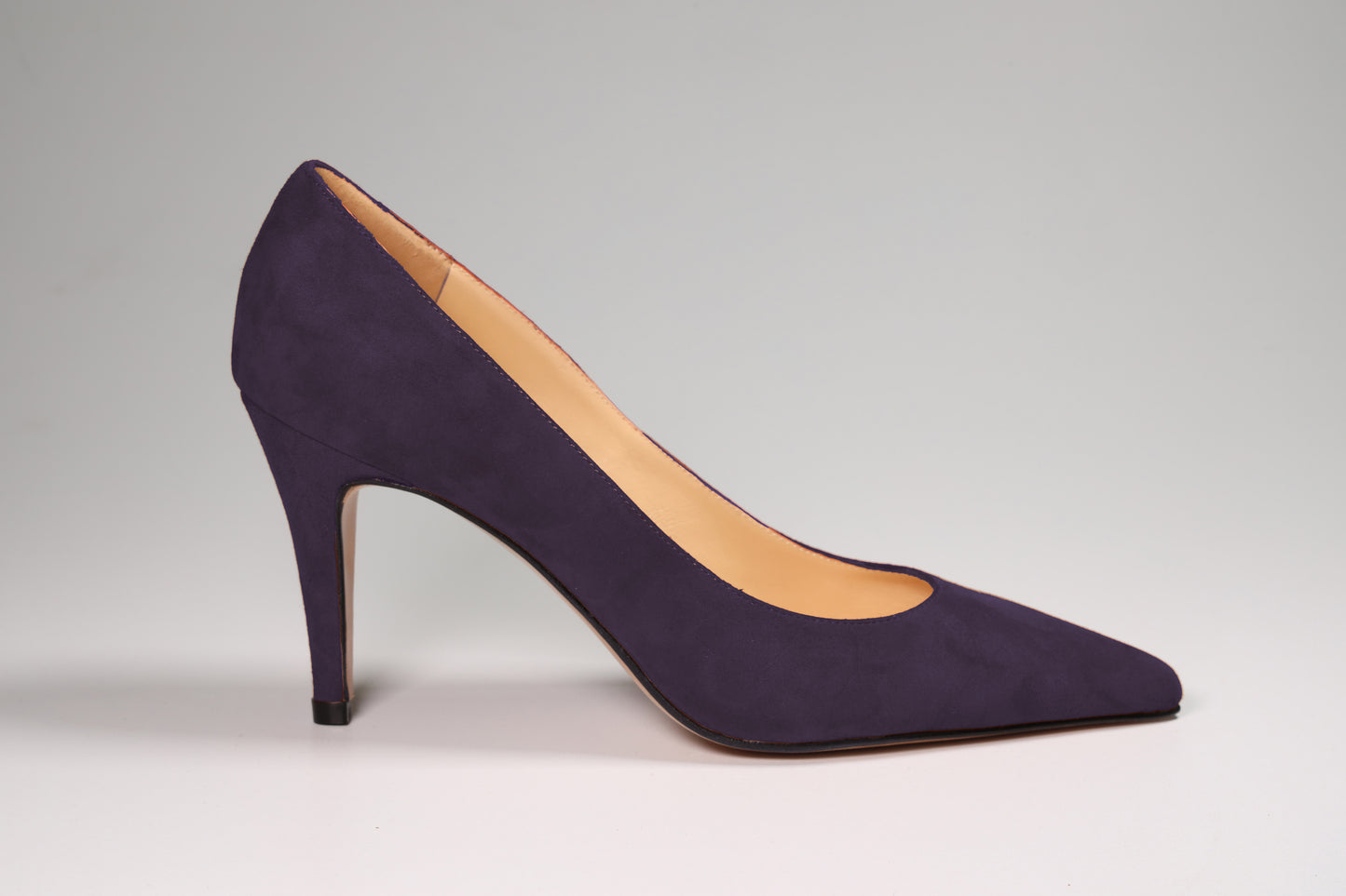Scarpa décolleté tacco 8 in camoscio violetto
