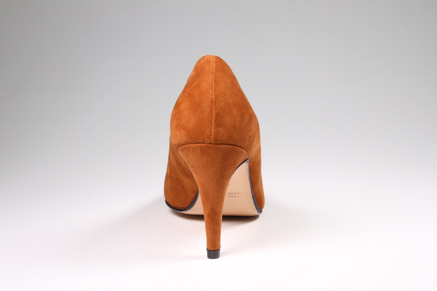 Scarpa décolleté tacco 8 in camoscio castano ultimi numeri