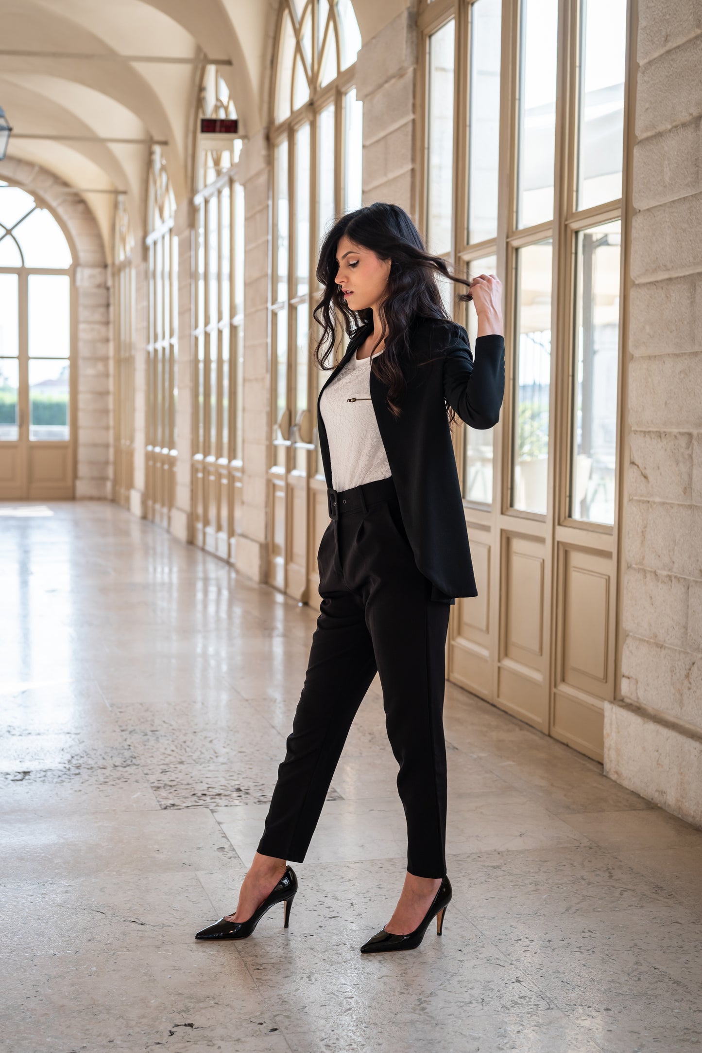 Scarpa décolleté tacco 8 in vernice nera ultimi numeri